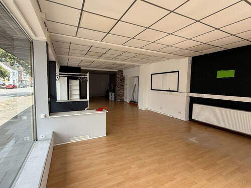 Verkaufsraum vorne - 4 Zimmer Büro in Beverungen