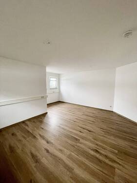 Wohnzimmer - 3 Zimmer Etagenwohnung in Dresden