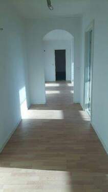 Eingang - Diele - Renovierte, großzügige Wohnung (im 4 OG - kein Aufzug) in der Innenstadt von St. Ingbert, Nähe der Fußgängerzone! FREI!Sofort frei