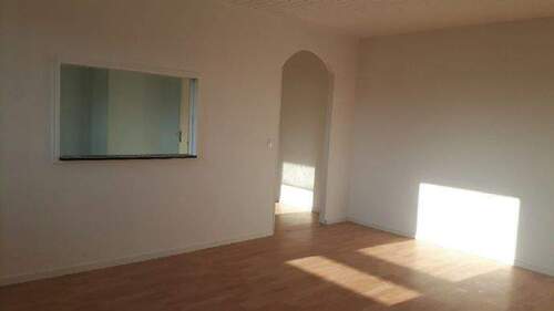 Wohn-Esszimmer und Durchreiche - Etagenwohnung mit 70,00 m&sup2; in Sankt Ingbert zur Miete