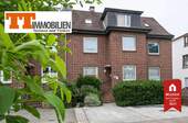 Außenansicht - TT bietet an: Sehr gepflegtes 3-Parteien-Reihenendhaus mit Garten und Tiefgarage im Jadeviertel!