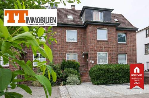 Außenansicht - TT bietet an: Sehr gepflegtes 3-Parteien-Reihenendhaus mit Garten und Tiefgarage im Jadeviertel!