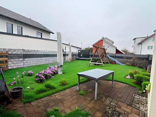 Garten/ KI unterstützt - 5 Zimmer Doppelhaushälfte zum Kaufen in Ötigheim
