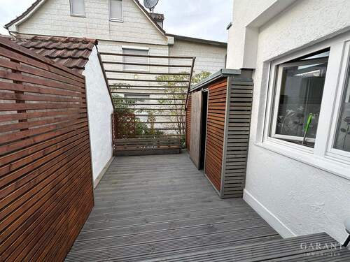 Terrasse - 7 Zimmer Mehrfamilienhaus, Wohnhaus zum Kaufen in Stuttgart