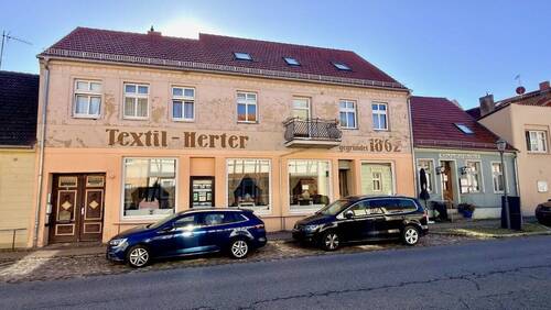 Bild 1 - Mehrfamilienhaus mit Gewerbeeinheit voll vermietet