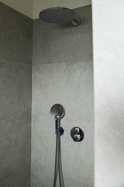 Puristische Eleganz in Steinoptik - 