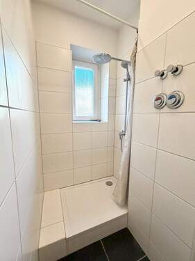 Dusche mit Fenster - 