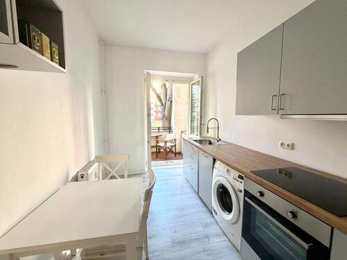 Küche mit Balkonzugang - 