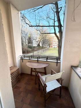 Balkon mit Blick in den Innenhof - 