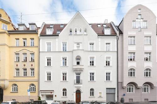 Straßenansicht - 4 Zimmer Etagenwohnung in München