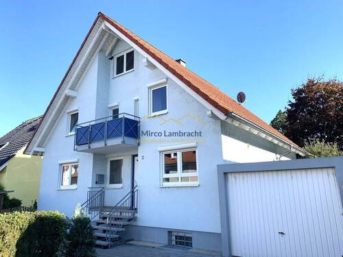 Außenansicht EFH mit Garage - Charmantes Einfamilienhaus mit Garten, Garage, Sauna und NEUER Wärmepumpe zur Miete in guter Lage