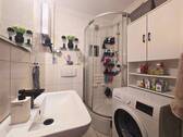 Duschbad mit Waschmaschine - 
