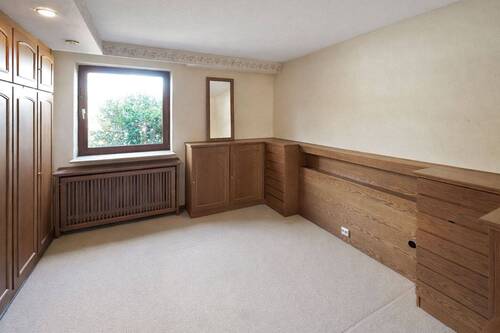 Schlafzimmer mit Einbauten - 