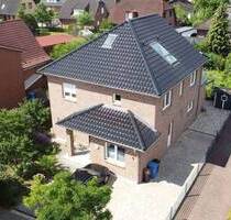 Geräumiges Einfamilienhaus mit Dachterrasse in ruhiger Spielstraße - Neu Wulmstorf