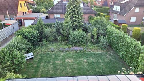 Ansicht Garten mit Gemüsebeet - 