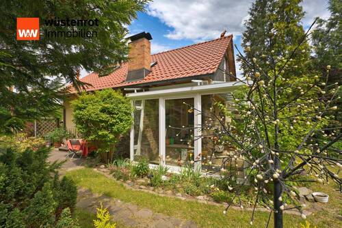 Seitenansicht Haus - 2 Zimmer Einfamilienhaus zum Kaufen in Spreenhagen / Braunsdorf