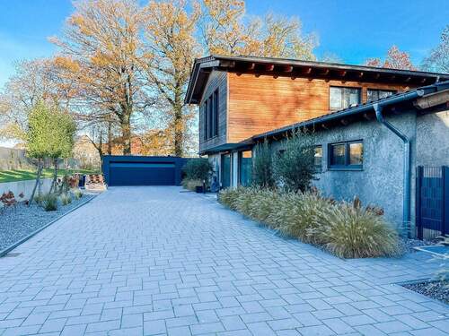 Auffahrt - Einfamilienhaus mit 206,00 m&sup2; in Apelern zum Kaufen