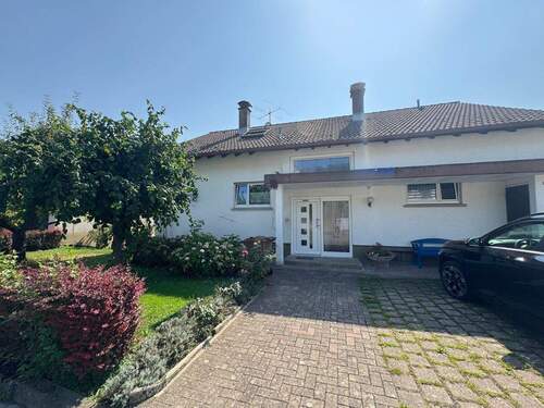 Einfamilienhaus mit Doppelgarage und Einliegerwohnung - Dangstetten-Einfamilienhaus mit Doppelgarage und Einliegerwohnung-Wohnen und Arbeiten unter einem Dach -an der schweizer Grenze