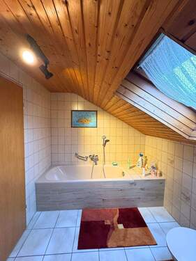 DG Bad mit Badewanne - 