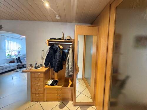 EG Flur mit Garderobe - 