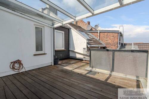 Terrasse - Wohnen mit Weitblick - Stilvolle 4-Zimmer-Dachgeschosswohnung mit Terrasse und Tiefgaragenplatz in ruhiger Lage von Düsseldorf-Benrath