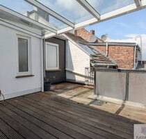 Wohnen mit Weitblick - Stilvolle 4-Zimmer-Dachgeschosswohnung mit Terrasse und Tiefgaragenplatz in ruhiger Lage von Düsseldorf-Benrath - Düsseldorf Benrath