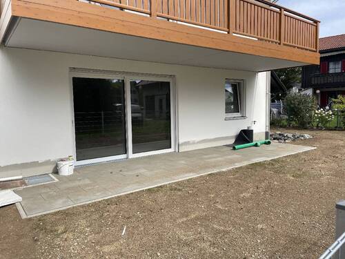Ihre Terrasse mit Garten - 4 Zimmer Etagenwohnung zur Miete in Peiting