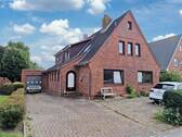 Wohnhaus - Großzügig, nah am Meer: Wohnhaus mit Kaminzimmer, Garage & Garten