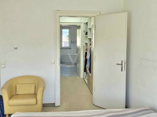 Durchgang Ankleide & Bad - 