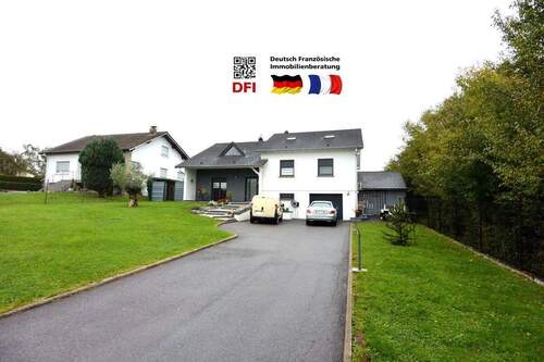 1 - Charmantes Einfamilienhaus mit uneinsehbarem Grundstück und Schwimmbad