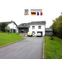 Charmantes Einfamilienhaus mit uneinsehbarem Grundstück und Schwimmbad - Hambach