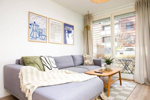 Wohnbereich mit Loggiazugang - 1 Zimmer Etagenwohnung zum Kaufen in Dresden