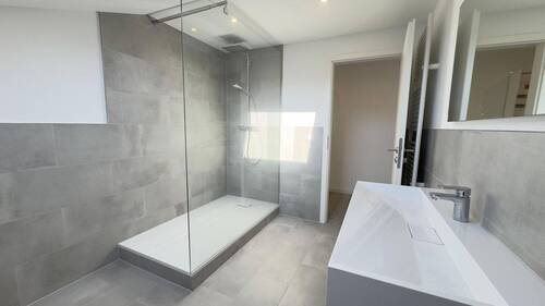 Bild 1 - Elegantes Wohnen auf neuem Niveau - 3 Zimmer, stilvoll saniert mit neuer EBK- Erstbezug!