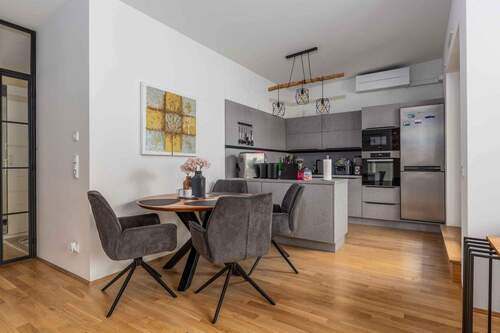 Wohnzimmer - KENSINGTON - Exklusiv - Energetisch stilvolle Dachgeschosswohnung in ruhiger Wohnlage!