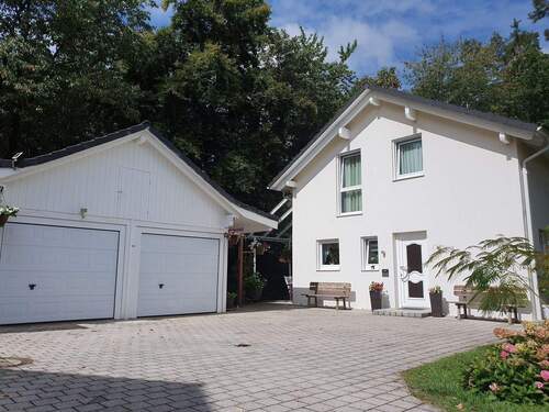 Ansicht. - In GRÜNER und RUHIGER Lage -- Modernes EINFAMILIENHAUS mit 2 GARAGEN