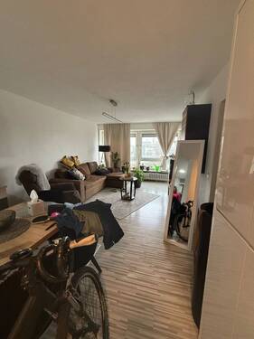 Wohnzimmer 2 - 2 Zimmer Etagenwohnung zum Kaufen in Ludwigshafen am Rhein