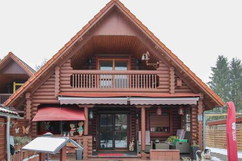 Ansicht_Terrasse_Balkon - Kleines Holzhaus mit Garage, Carport, Kamin, Terrasse und Garten in Neudorf-Platendorf bei Gifhorn