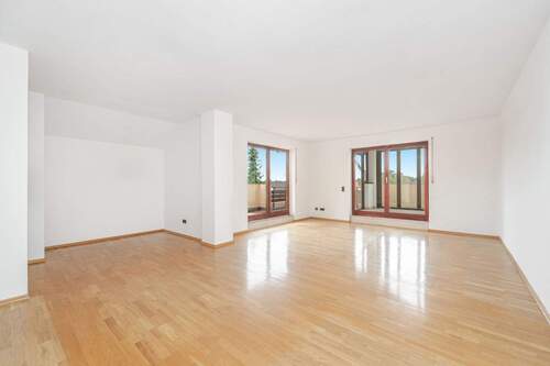 Wohn-/Esszimmer - 4 Zimmer Etagenwohnung zum Kaufen in Königsbrunn