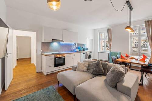 Wohn- und Essbereich - 2 Zimmer Etagenwohnung in Berlin
