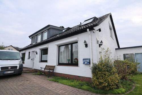 Frontansicht (saisolnale Anpassunug durch KI) - Mehrfamilienhaus, Wohnhaus mit 179,40 m&sup2; in Sievershütten zum Kaufen