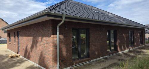 Bild 1 - Moderne und sonnige DHH (BUNGALOW STIL) in ruhiger Lage (bei Stade)Fredenbeck.