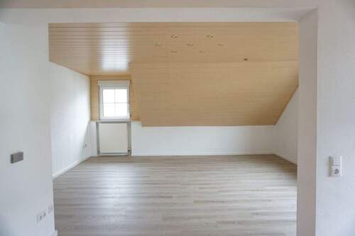 Bild 2 - 4 Zimmer Etagenwohnung zur Miete in Poppenricht