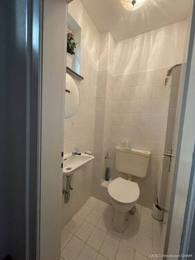 Gästebad - 5 Zimmer Einfamilienhaus zum Kaufen in Delmenhorst