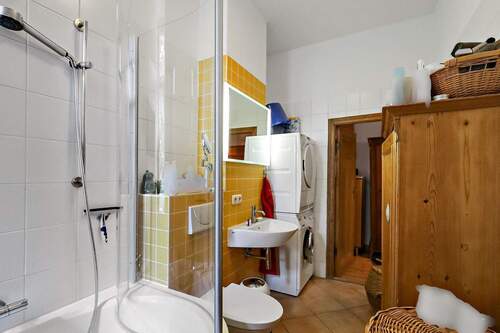 Badezimmer - Etagenwohnung mit 100,00 m&sup2; in Berlin zum Kaufen