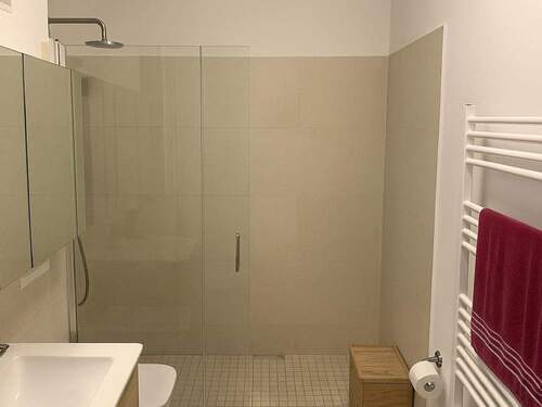 Bad mit ebenerdiger Dusche - 