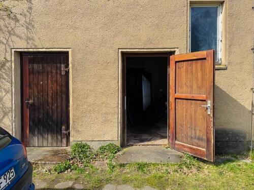 Längstrakt - rechts Keller, links Waschhaus - 