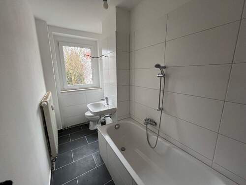 8.jpg - Platzwunder.Marienthal....helle, moderne 6 12 Zimmer-Wohnung, Einbauküche gegen Aufpreis möglich .. sofort einzugsfertig