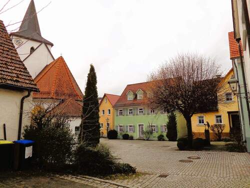 Kirchplatz.JPG - 2 Zimmer Etagenwohnung zum Kaufen in Ebermannstadt