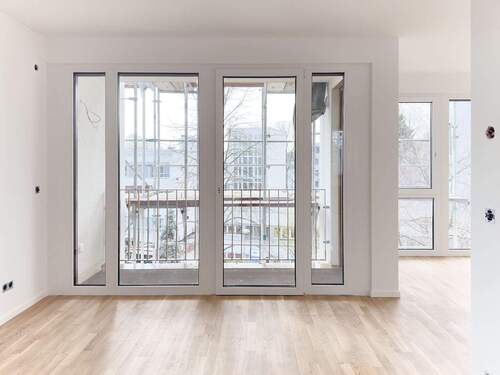 Schlafzimmer _ Loggia - Etagenwohnung mit 35,50 m&sup2; in Berlin zum Kaufen