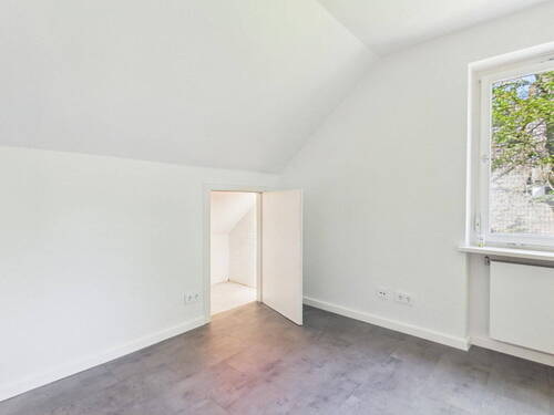 Schlafzimmer mit Abstellkammer - 